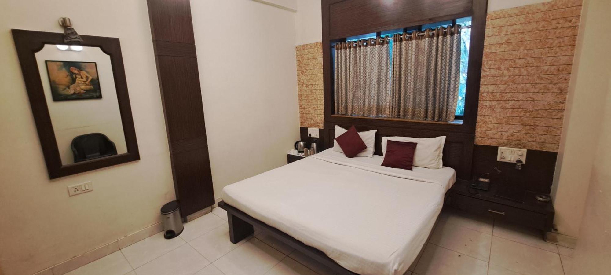 פונה Hotel Shivam מראה חיצוני תמונה