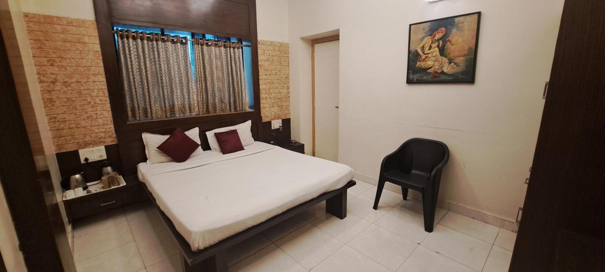 פונה Hotel Shivam מראה חיצוני תמונה