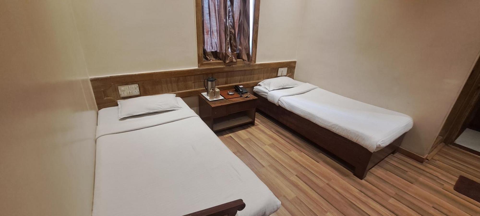 פונה Hotel Shivam מראה חיצוני תמונה