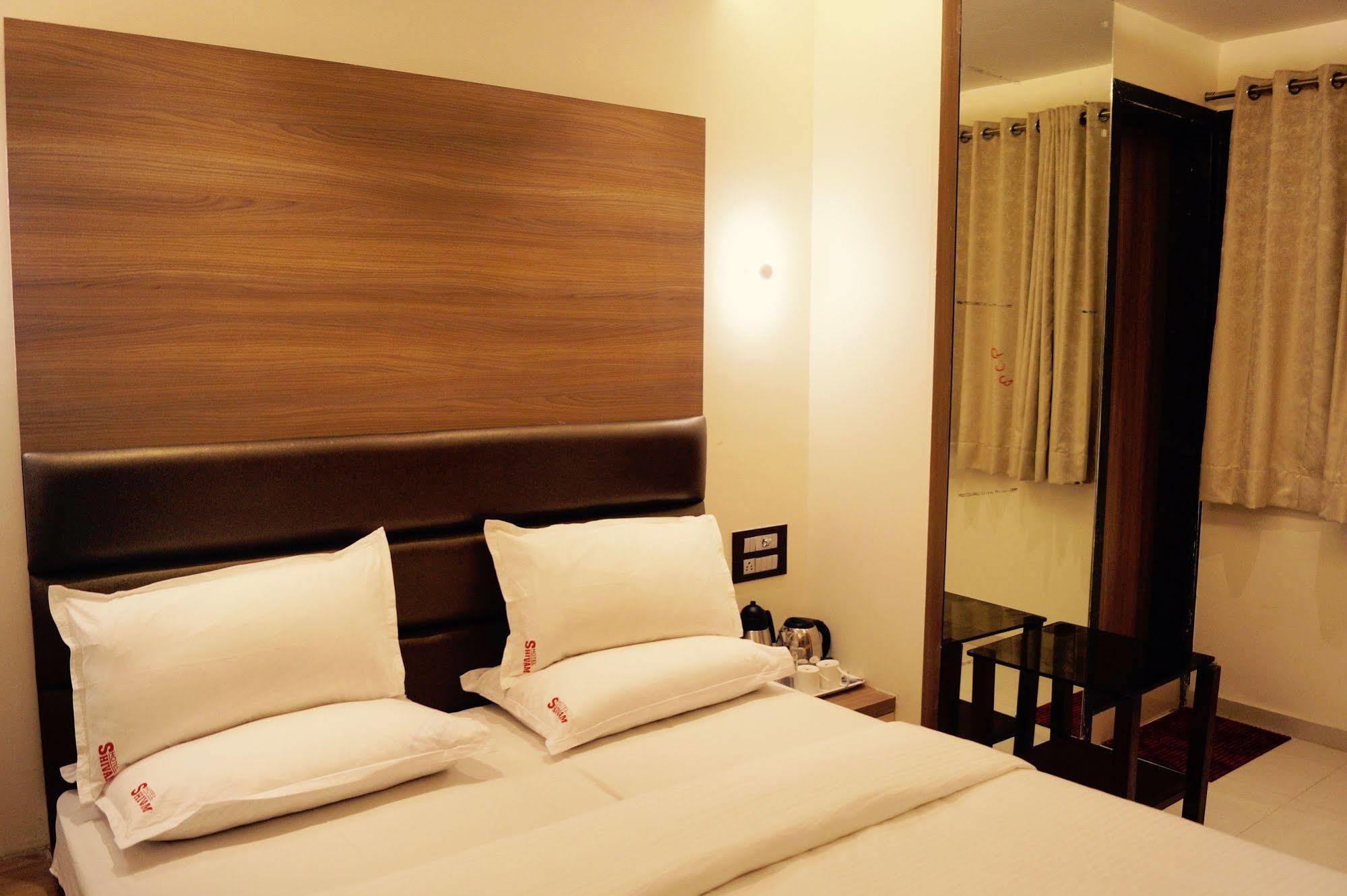 פונה Hotel Shivam מראה חיצוני תמונה